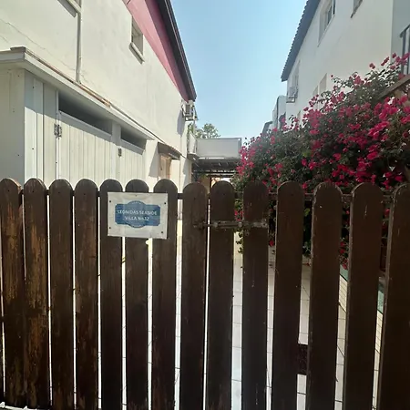 Leonidas Seaside * Менеоу