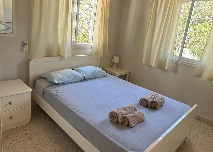 Leonidas Seaside Meneou