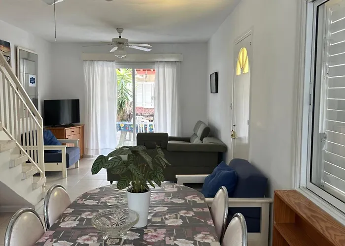 Leonidas Seaside Meneou