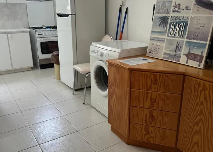 Leonidas Seaside Vila Meneou