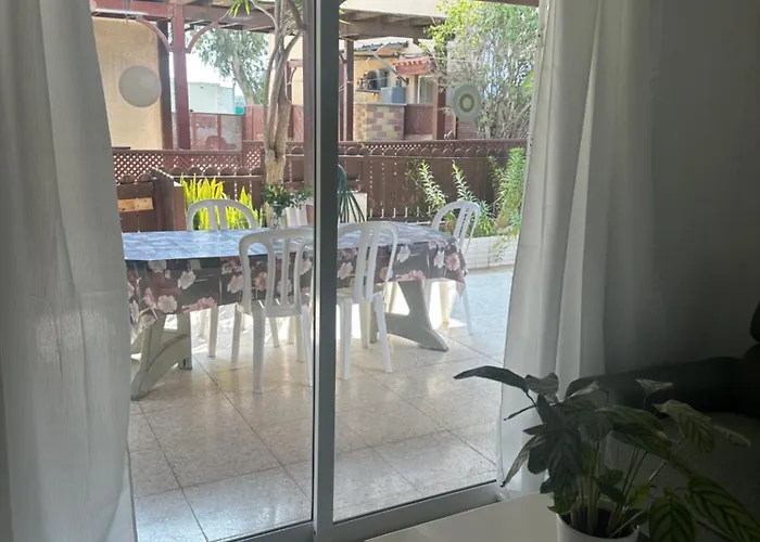 Leonidas Seaside Vila Meneou