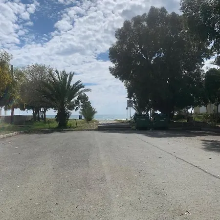 Leonidas Seaside Villa Meneou