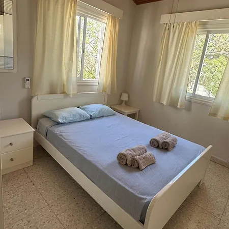 Leonidas Seaside Meneou