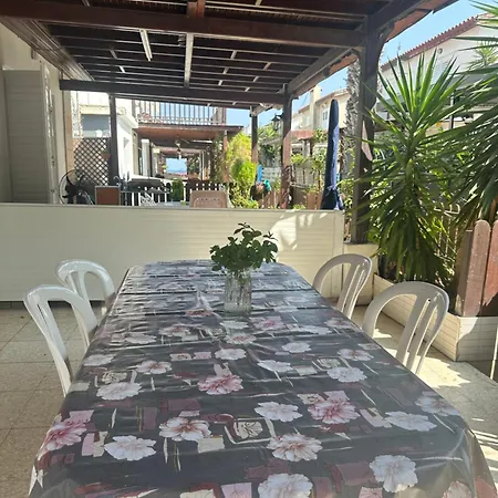 וילה Leonidas Seaside