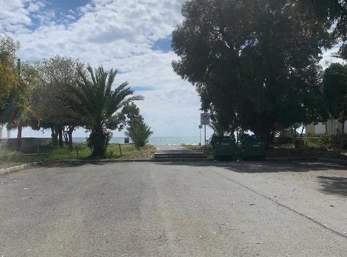 Leonidas Seaside Willa Meneou