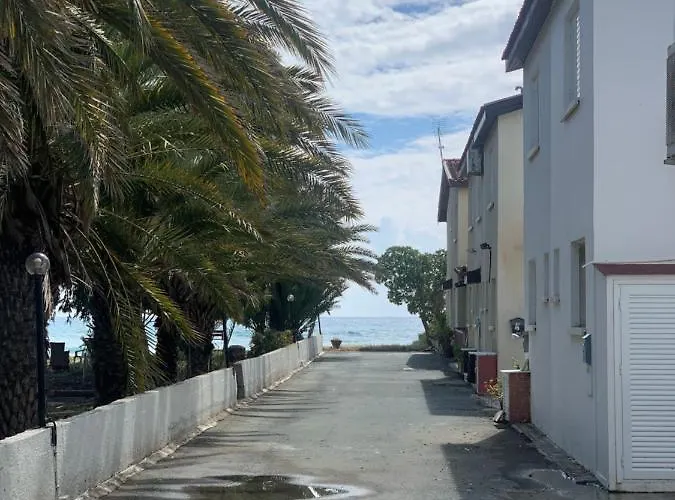 Willa Leonidas Seaside Meneou