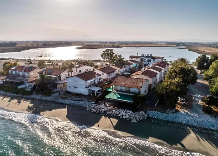 Leonidas Seaside Meneou