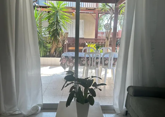 Leonidas Seaside * Meneou